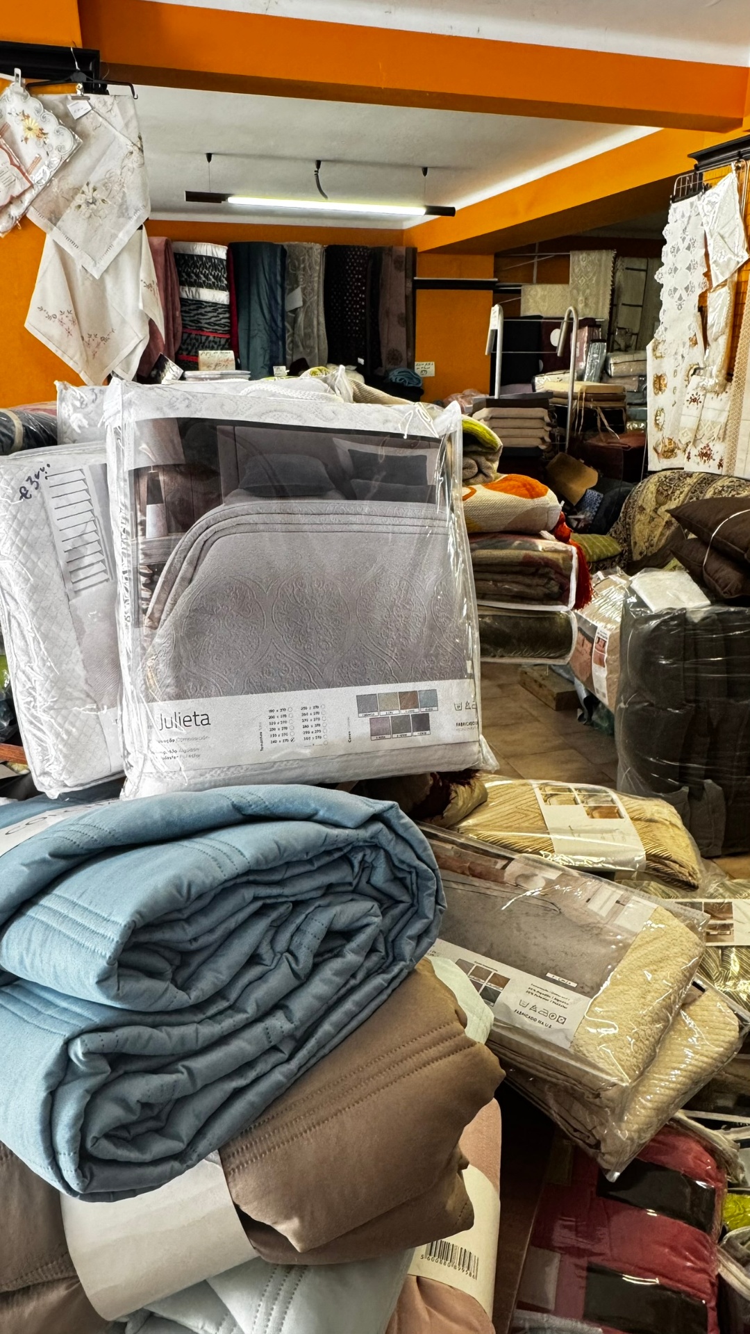 Colchas e edredons em exposição